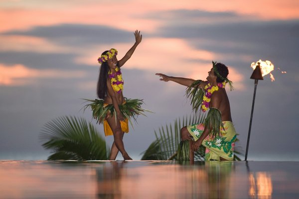 Où apprendre la danse traditionnelle tahitienne à Bora Bora : écoles et spectacles recommandés ?