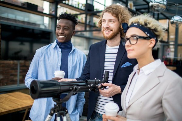 Comment organiser un camping pour observer les oiseaux migrateurs dans les zones humides?